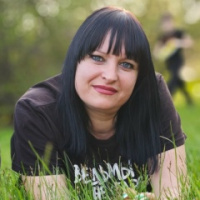 Настя Попович