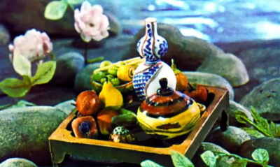 Чашка из красного лака